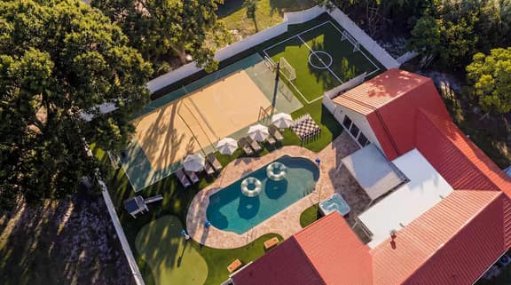 Heated Pool—Gym—Hot tub—Pickleball—Near Beach